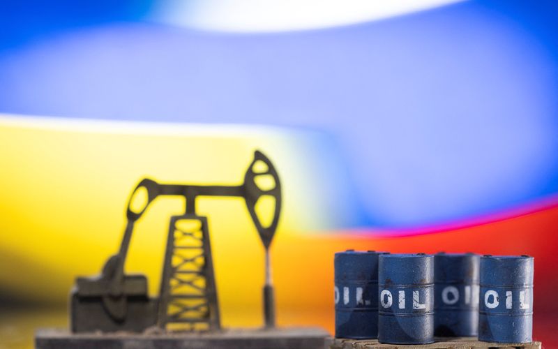 Exclusive-Major buyers of Russian oil struggle with bank guarantees -sources