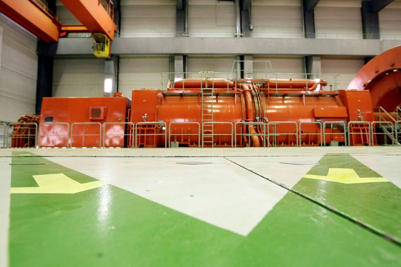 Explainer-Could Germany keep its nuclear plants running?