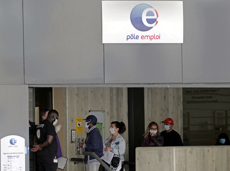 France unemployment falls to 13-year low of 7.4% in fourth quarter