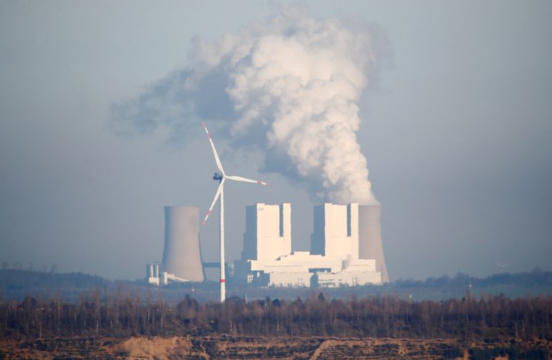 German industrial output falls in December