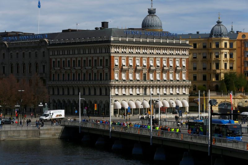 Handelsbanken reports record profit in fourth quarter
