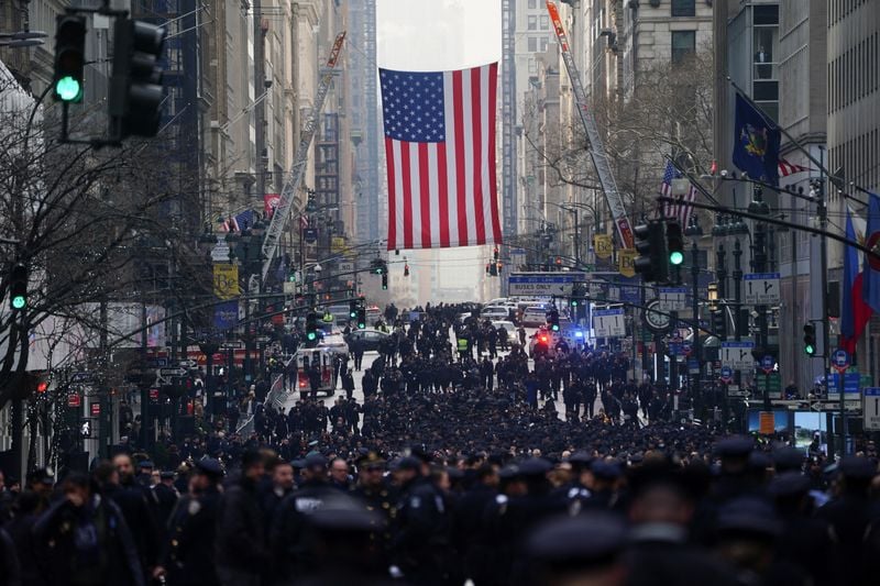 Hundreds pay tribute to fallen New York police officer