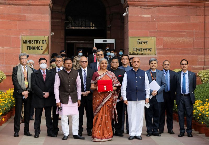 India targets infrastructure spending in growth budget