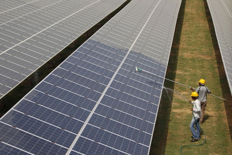 India to grant additional $2.6 billion for solar manufacturing