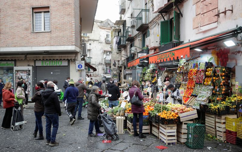 Italy retail sales rise 0.9% m/m in December