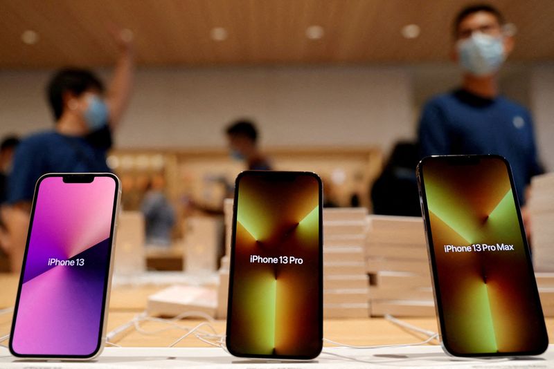 Judge dismisses lawsuit over Apple iPhone water resistance claims