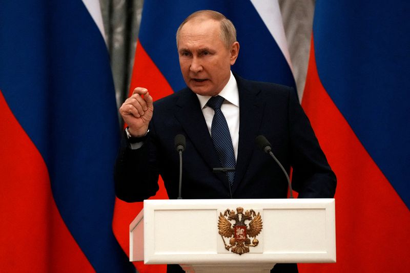 Kremlin denies Putin promised not to hold manoeuvres near Ukraine