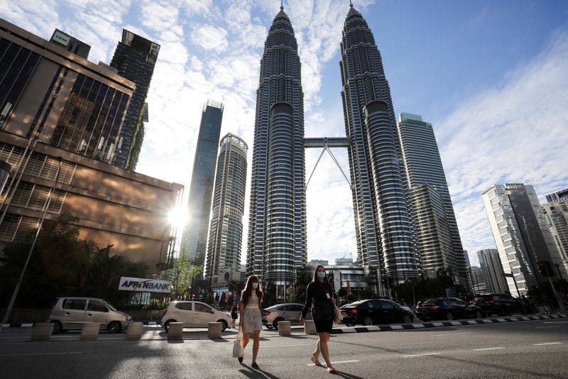 Malaysian economy swings back to growth but pandemic risks remain