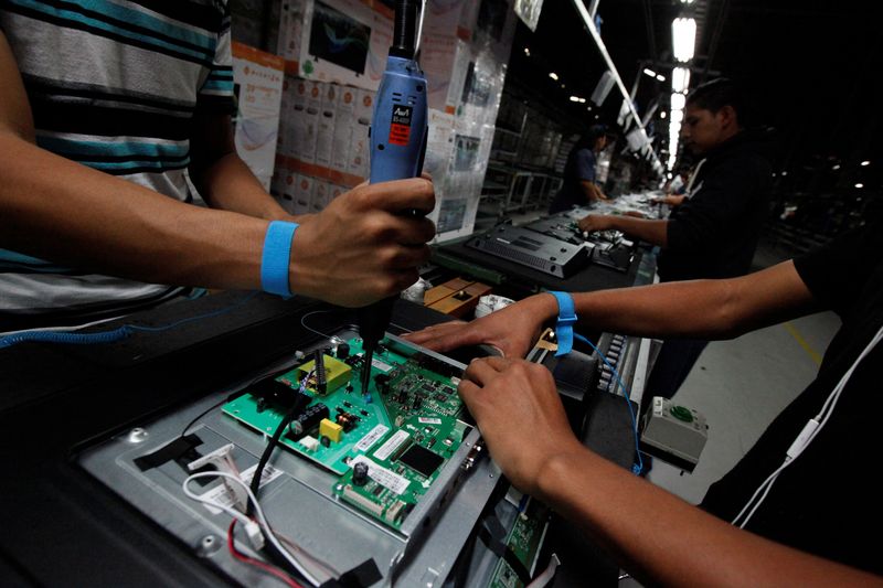 Mexico manufacturing activity index tumbles to 10-month low