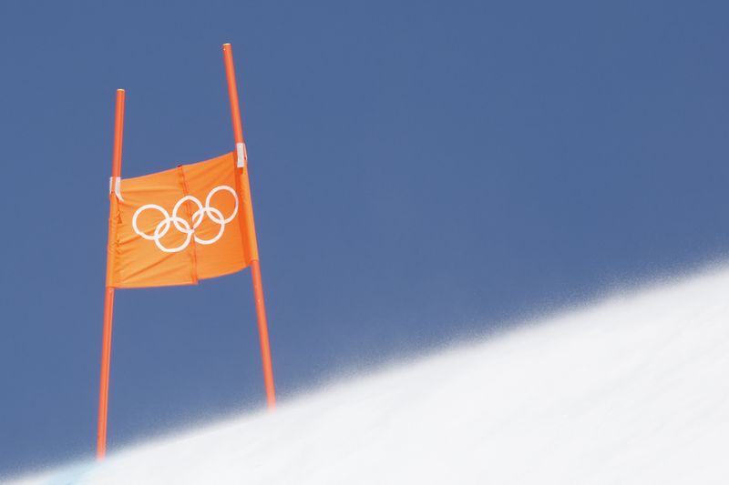 Olympics-Alpine skiing-Shiffrin crashes out of giant slalom
