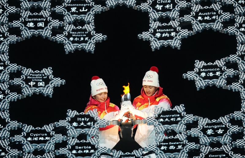 Olympics-Final Beijing torchbearer's ethnicity not a factor, IOC says