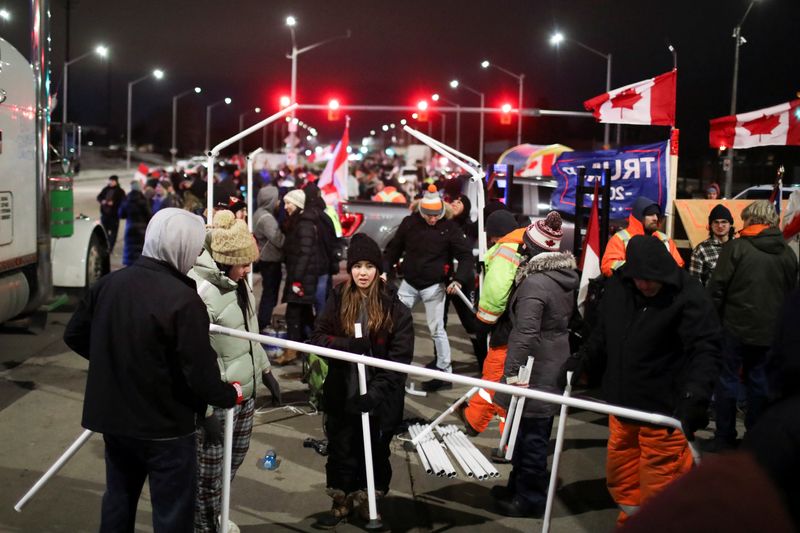 Ontario threatens to fine, jail protesters to end U.S.-Canada anti-mandate blockade