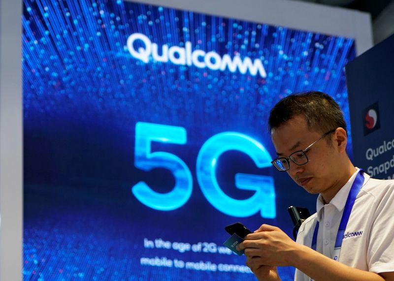 Qualcomm forecasts current quarter revenue above estimates