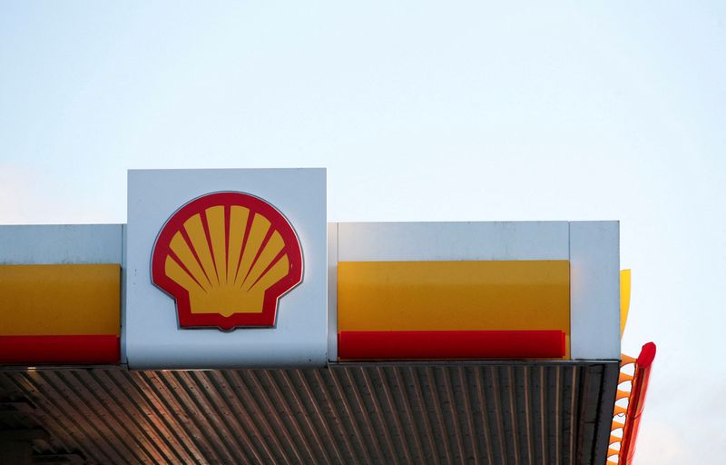 Shell again boosts dividend, buybacks as profits soar