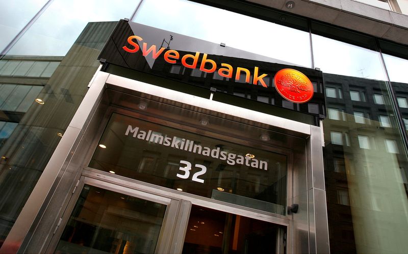 Swedbank shares hit by interest income dip