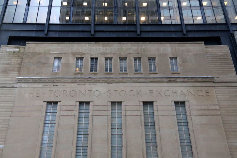 TSX futures down ahead of economic data, stronger crude limits losses