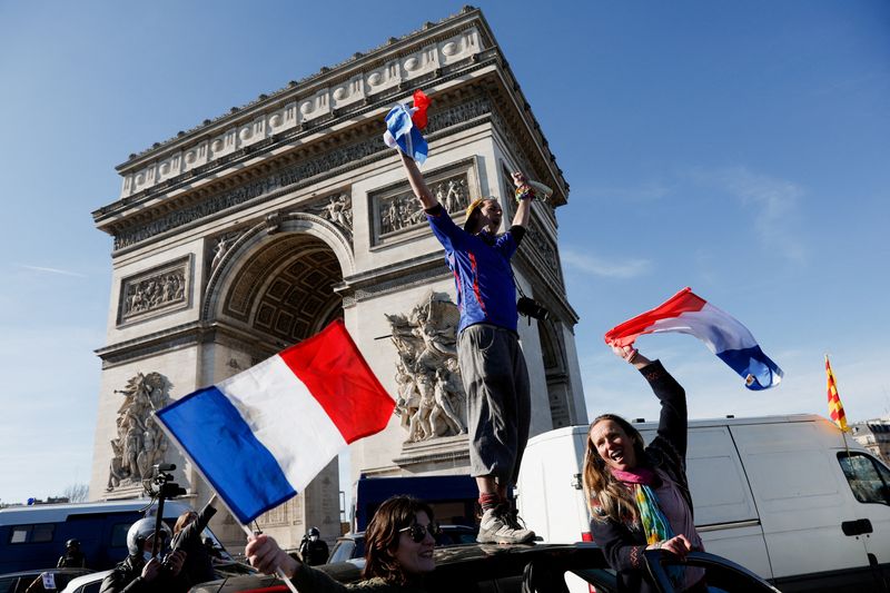 The transatlantic network connecting France's 'Freedom Convoy' to Canada