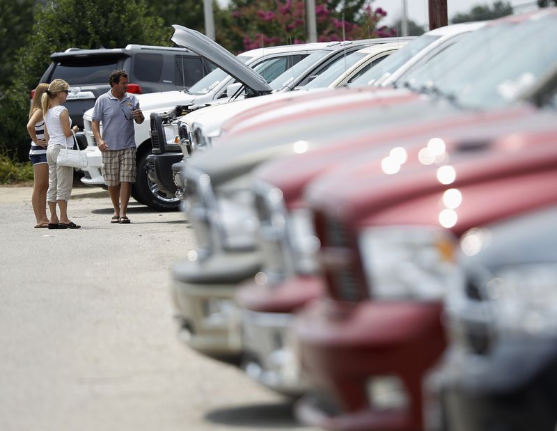U.S. consumer confidence slips; house prices maintain upward trend