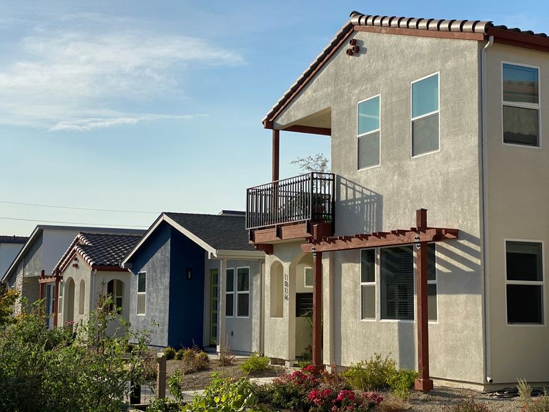 U.S. mortgage applications tumble last week - MBA