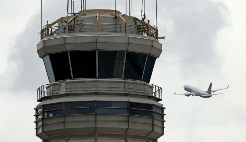 U.S. tells pilots to focus on flightpath management even on autopilot
