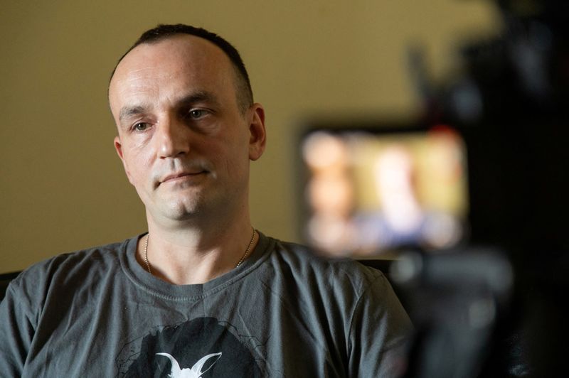 Ukraine war vet leaves family in Poland to return to fight Russia