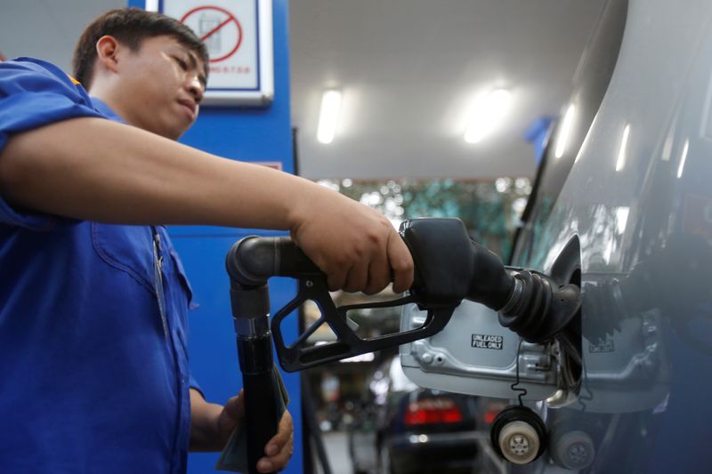 Vietnam to import additional 2.4 million cu m of petroleum products in Q2