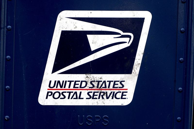 White House, EPA urge U.S. Postal Service to conduct new review of vehicle plan