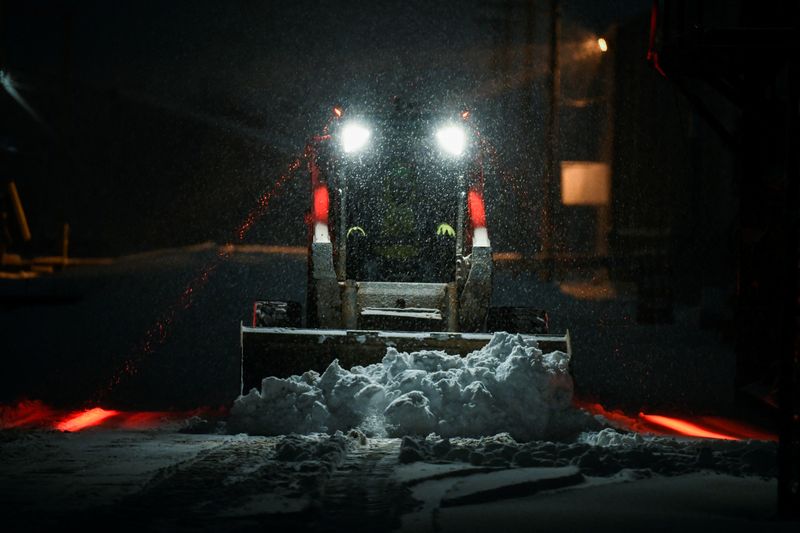 Winter storm wreaks havoc on central, Northeast U.S.