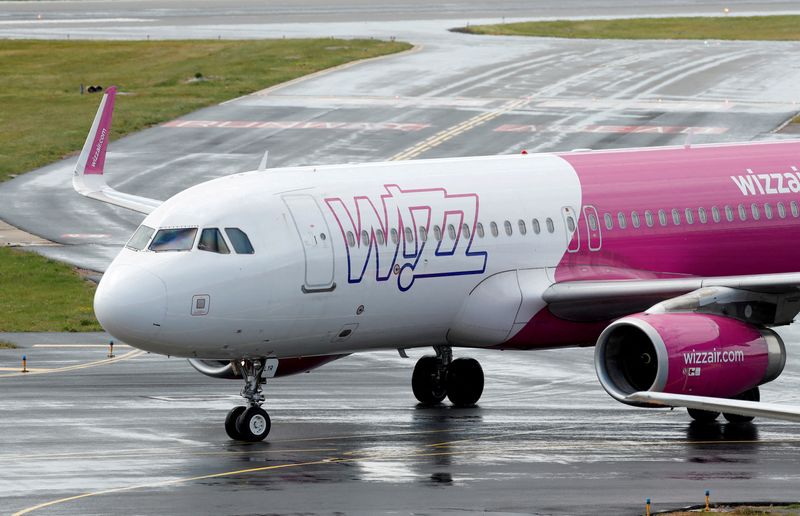 Wizz suspends Ukraine flights, trying to evacuate staff, planes