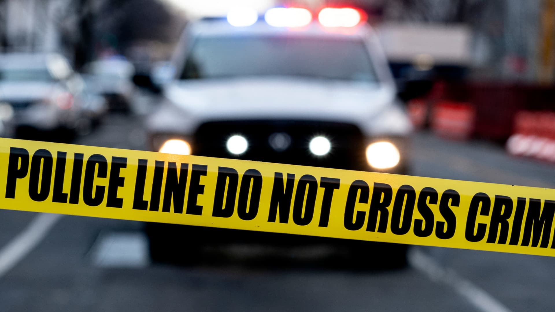Gunfight at an Arkansas car show leaves 1 dead, 27 wounded