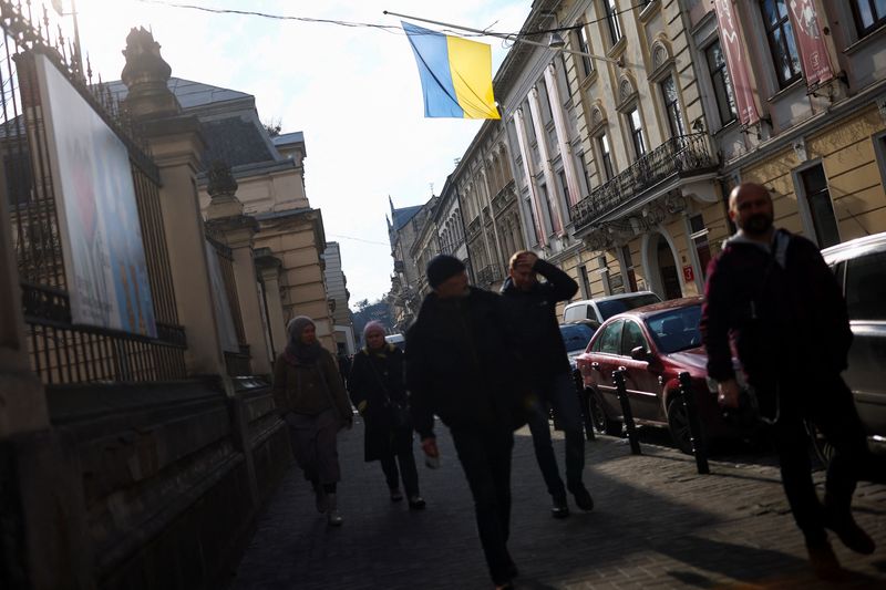 Americans, Canadians answer Ukraine call for foreign fighters
