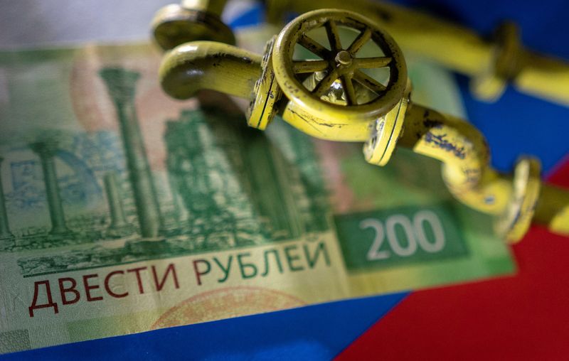 Asian gas buyers puzzle over Putin's demand for payment in roubles