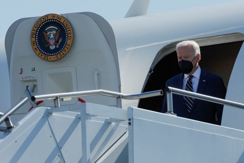 Biden authorizes $200 million in new weapons, military training for Ukraine