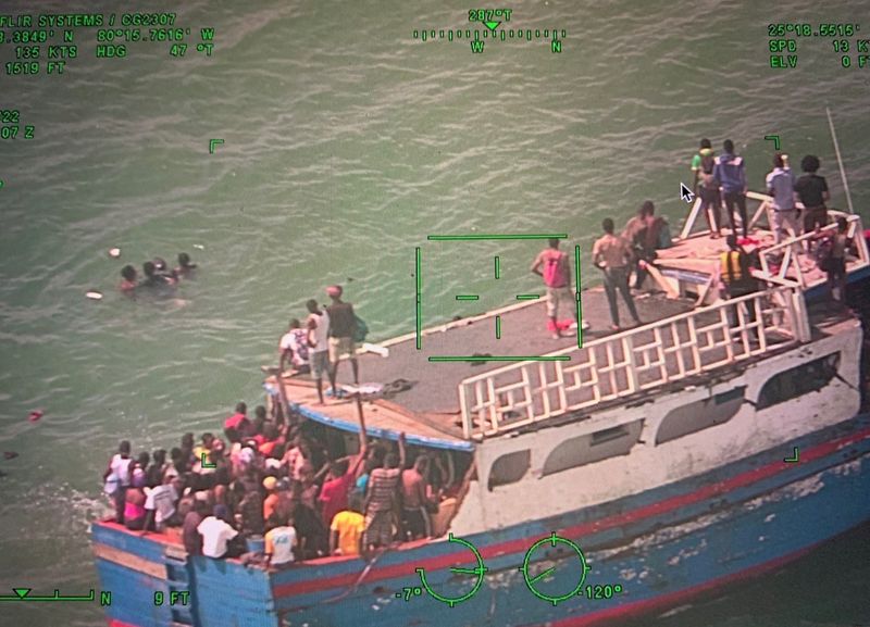 Boat packed with hundreds of Haitian migrants runs aground in Florida