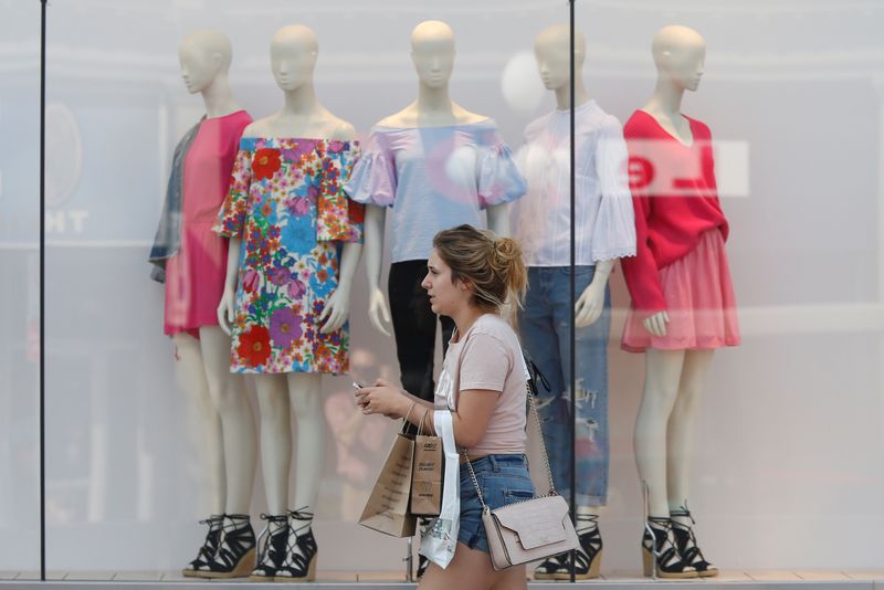 Canada retail sales up 3.2% in January, seen falling 0.5% in February