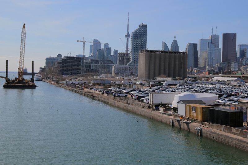Canada's economy seen up January after strong fourth quarter
