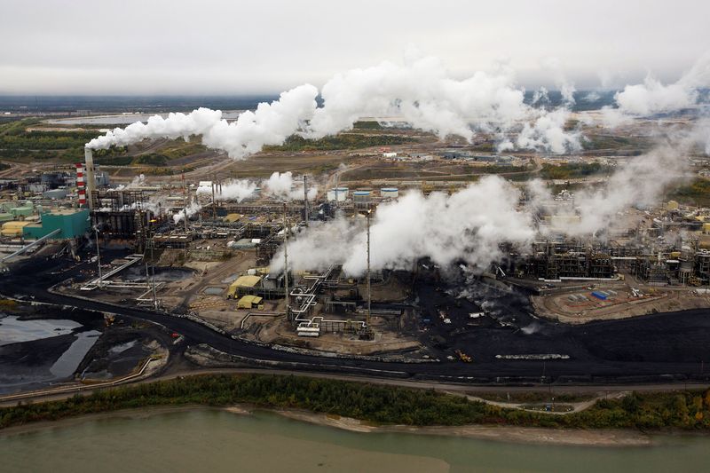 Canada's oil industry at odds with Trudeau over new 2030 climate plans