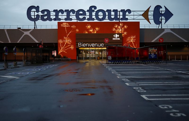 Carrefour plans EV charging stations at French hypermarkets, supermarkets
