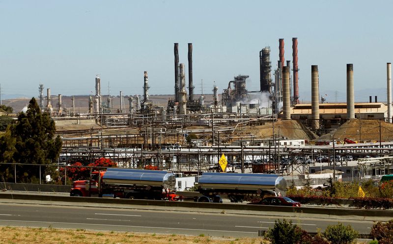 Chevron, USW to resume talks on Monday to end California refinery strike