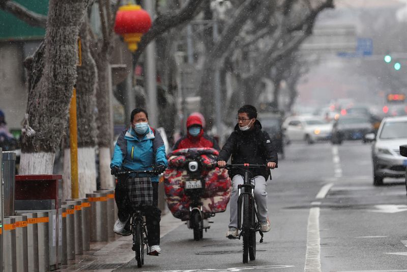 China's new daily local COVID cases rebound