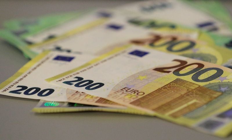 Column-Might the ECB be tempted to prop up the euro?: McGeever