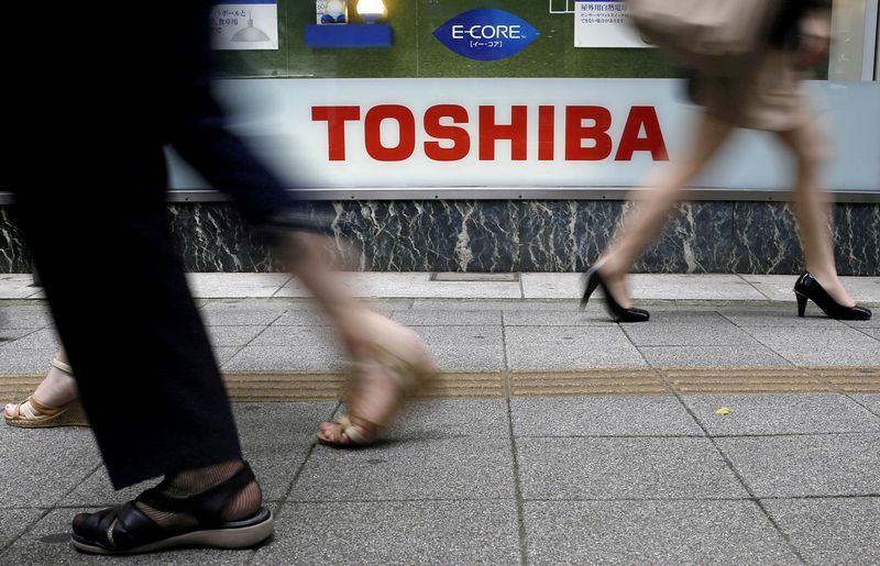 Exclusive-Activist fund Oasis backs call for Toshiba to solicit buyout offers - source