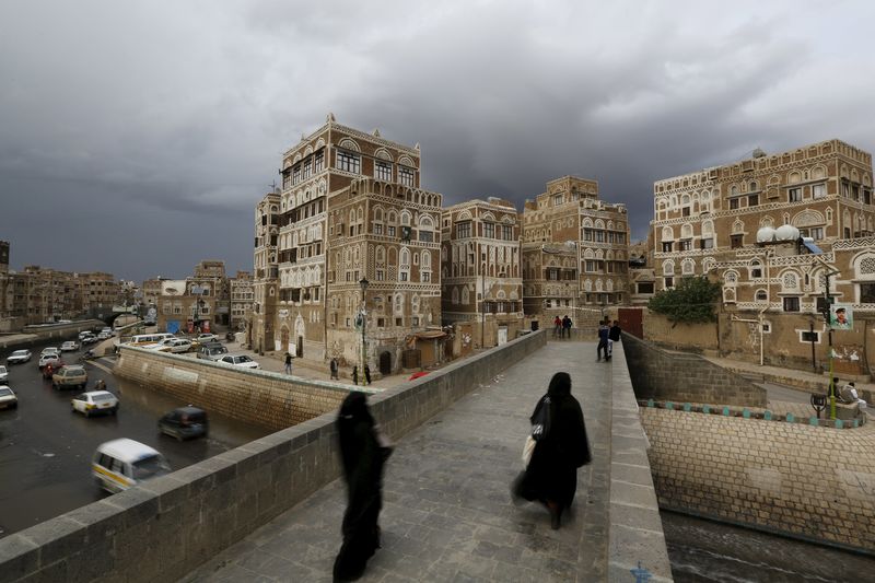 Exclusive-GCC officials consider inviting Yemen Houthis to consultations in Riyadh