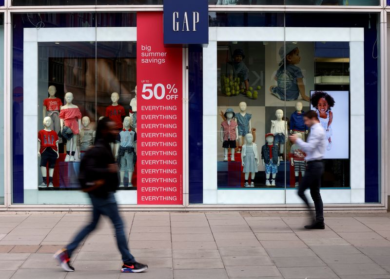 Gap says earnings set for strong 2022 as social events return