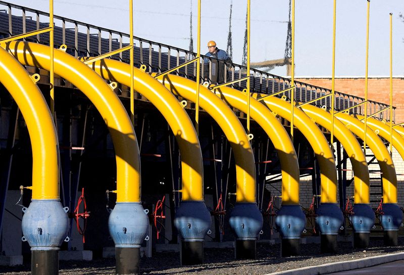Gas through Russia's Yamal pipeline reverses to flow eastwards