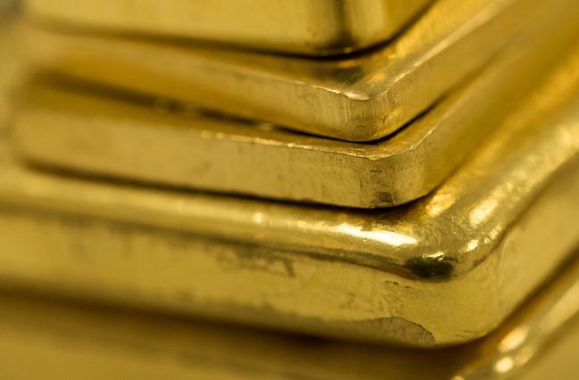 Gold Rises Above $2,000 as Ukraine War Boosts Haven Demand
