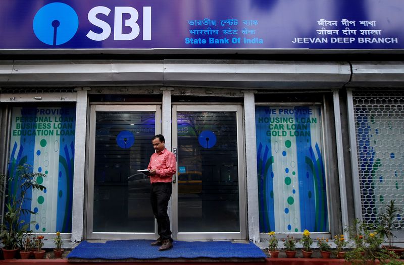 India's top lender stops handling trade with sanctioned Russian entities -sources