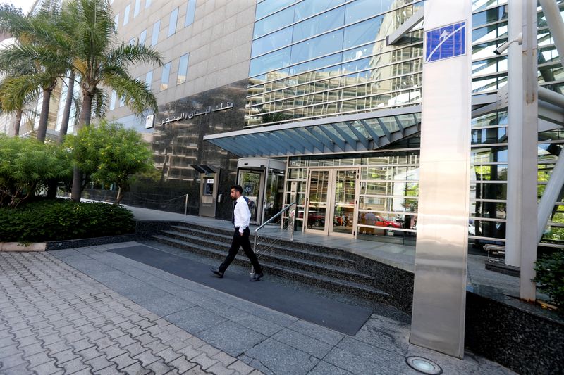 Lebanon judge freezes assets of five banks and members of their boards - document