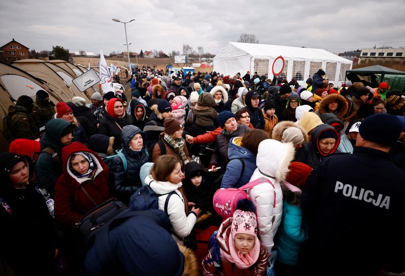 More Ukrainians flee across borders in freezing temperatures, aid effort intensifies