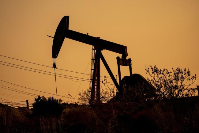Oil Rally Pauses as Investors Weigh Russian Supply, China Demand